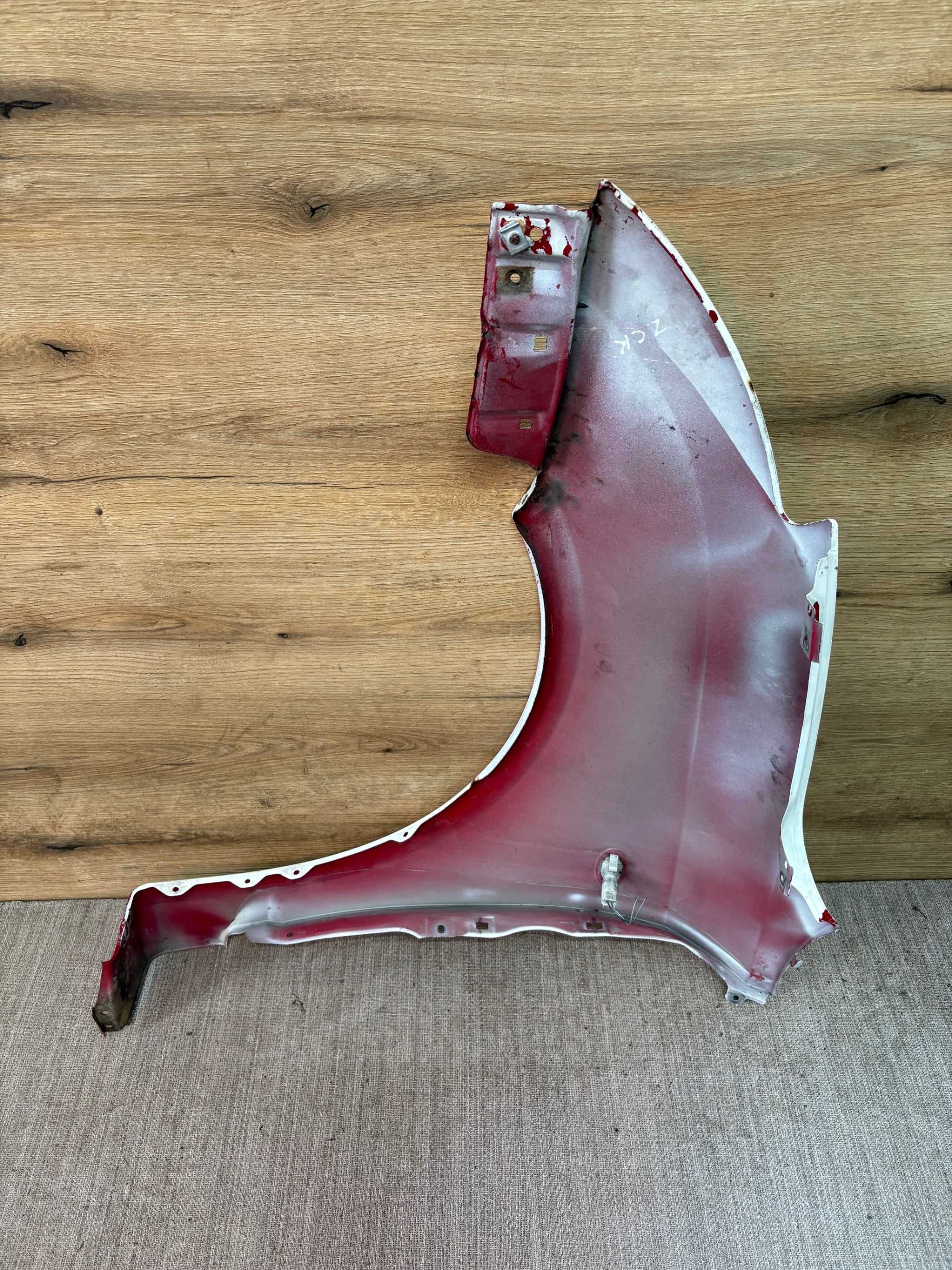błotnik przedni prawy suzuki swift mk6 kolor zck