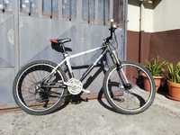 Bicicleta BTT em montagem quadro BTWIN Rockrider