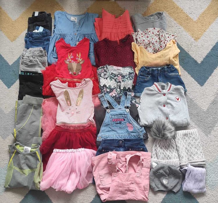 paka ubrań w rozmiarze 104-110 dla dziewczynki  27 szt