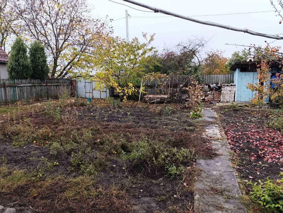 Продам земельну ділянку 11 соток та частину будинку по вул . Барболіна