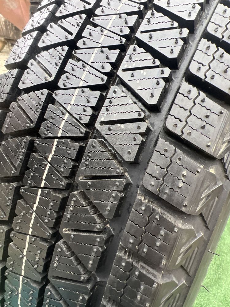 Opona Bridgestone 215/65/17 pojedynka  nowa