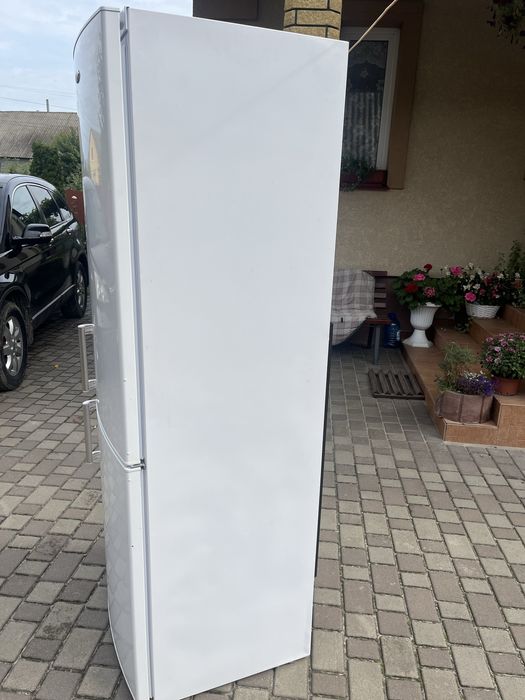 Хододильник+ морозилка whirlpool