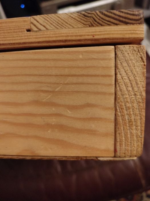 Drewniana szafka na klucze