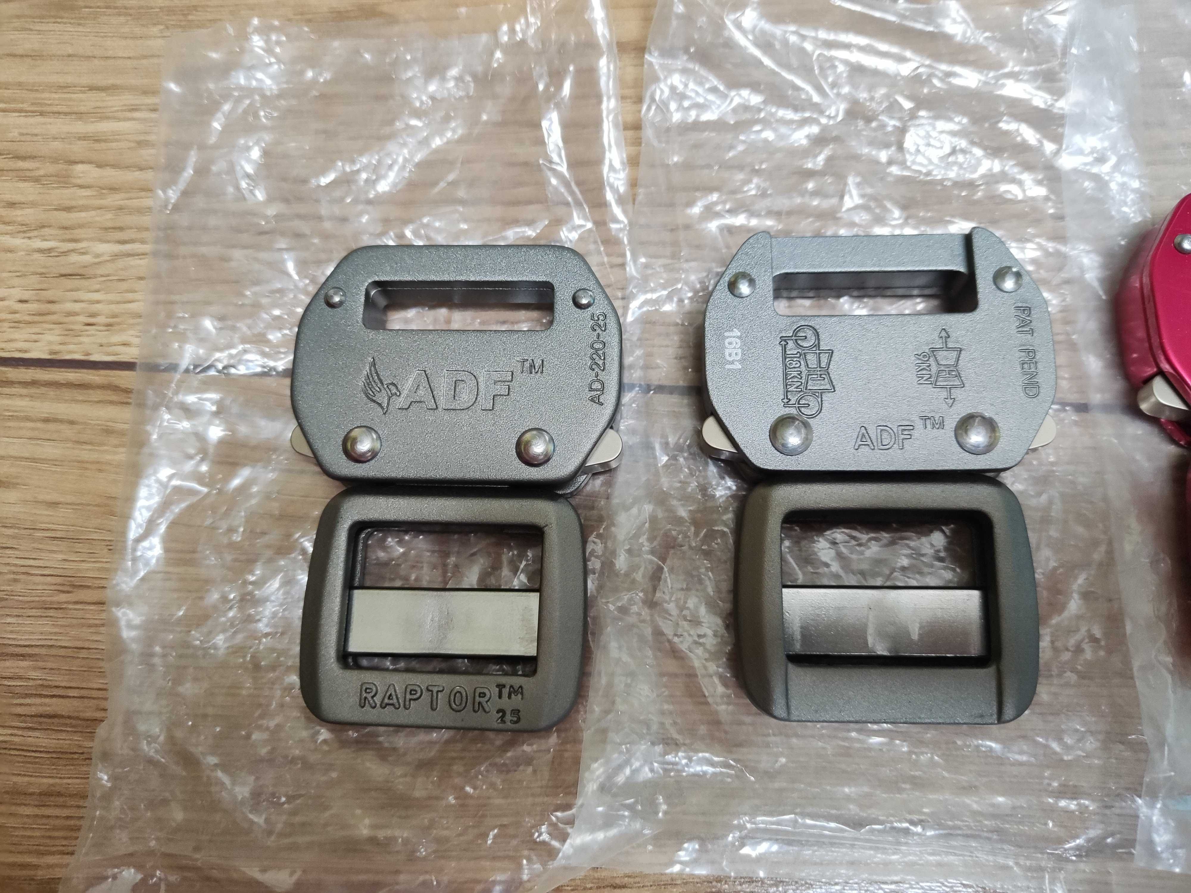 Klamra Fusion Raptor 25mm AD-220-25, szara, czerwona