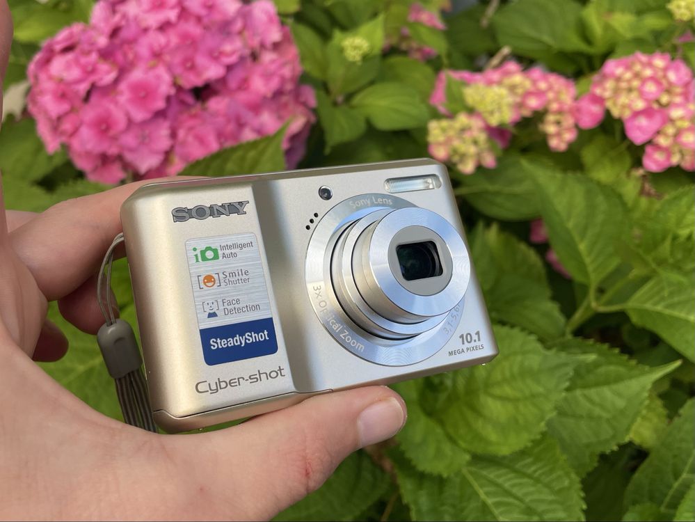Sony Cyber-shot DSC-S2000