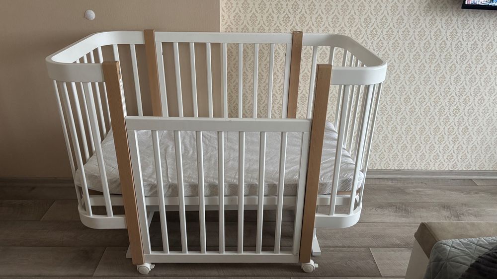 Дитяче ліжечко з маятниковим механізмом Міа Кузя