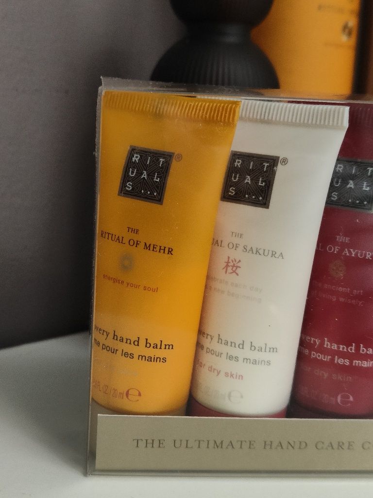 Handcare set. Mehr, sakura, jing i ayurveda. Rituals