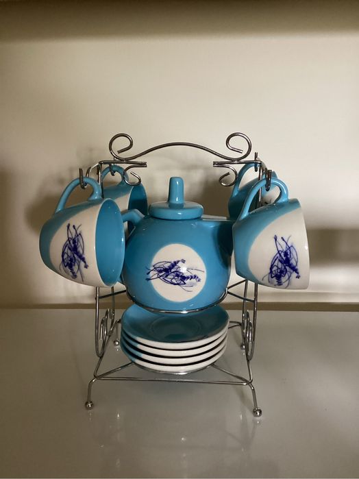 Conjunto de 4 chávenas com pratos e bole