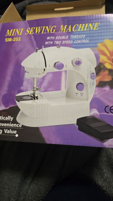 Міні швейна машинка