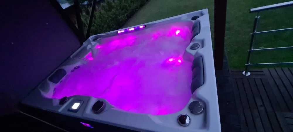 JACUZZI Wanna ogrodowa z hydromasażem Infinitas MB300 GERMANY - 15999€