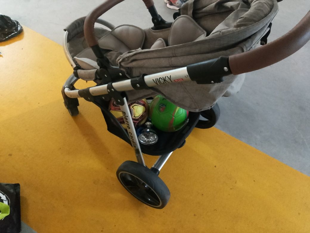 Vendo carrinho de bebé