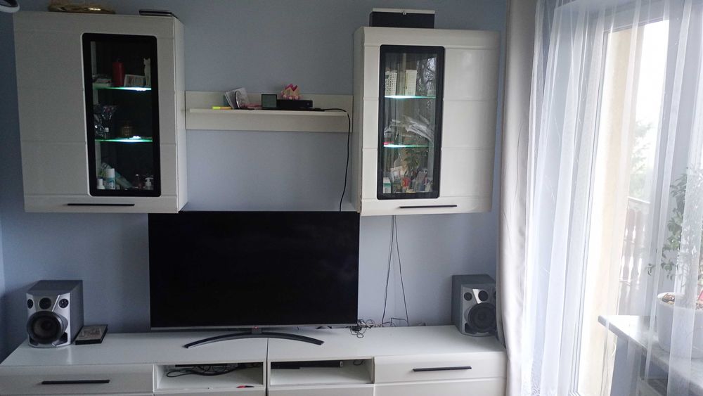 Biała meblościanka do salonu