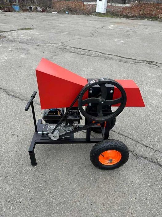 Подрібнювач гілок 50 мм веткоруб на бензиновому двигуні