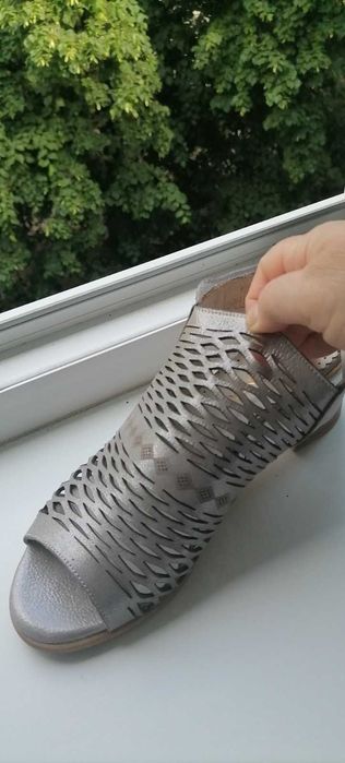 Босоніжки мегазручні, м'які, з натуральної шкіри. р-р 40