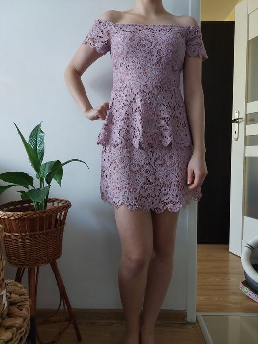 Koronkowa wrzosowa sukienka