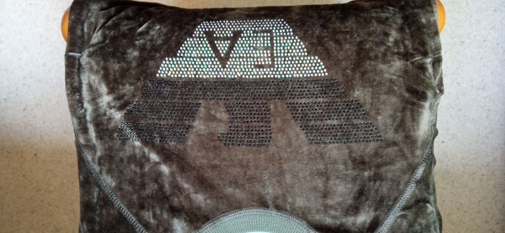 Продам женские спортивные костюмы.