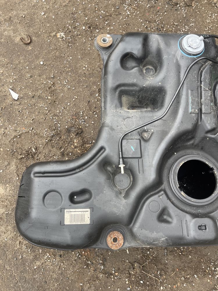 Топливный бак Паливний бак TOYOTA AVENSIS T27 2009-2018 77001-05050