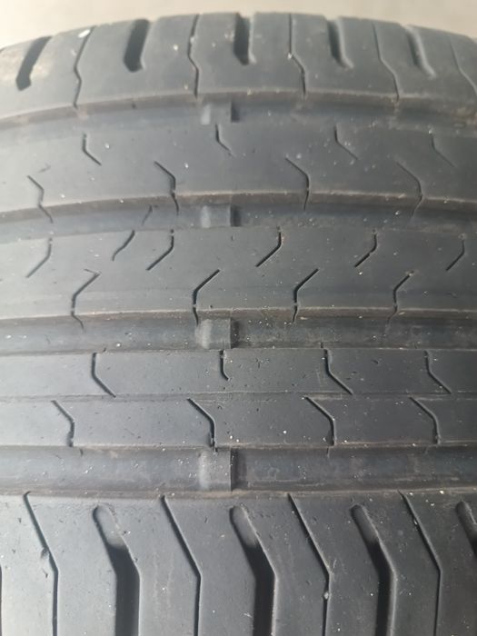 Pneu 225/50R17 Continental quase novo