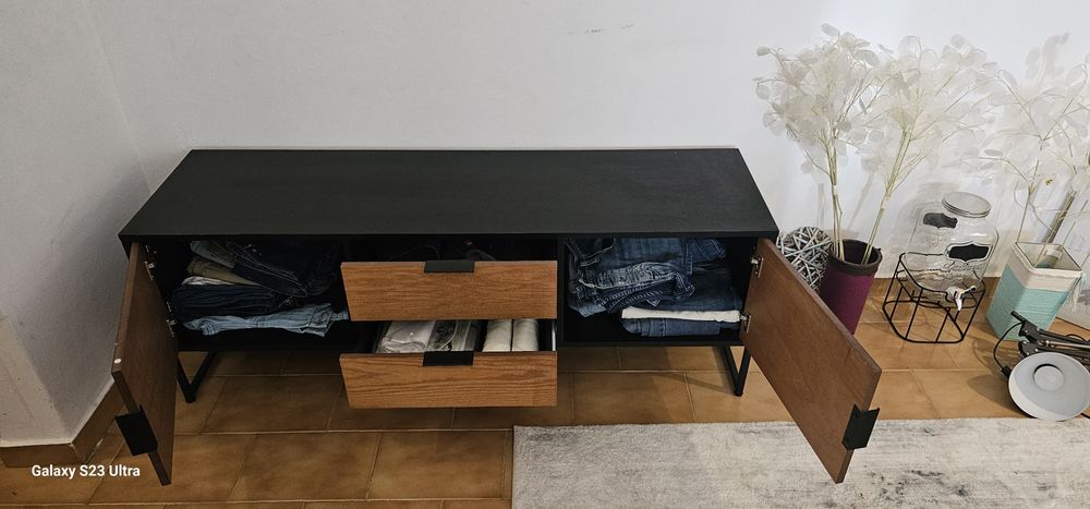 Aparador de tv Poço uso estou a trocar os cores por isso a vemda elega