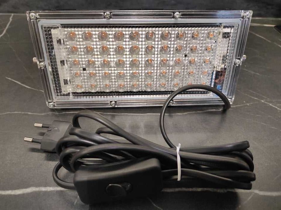 Lampa LED GROW na panelu do uprawy roślin 30 / 50W z przewodem 1.5m