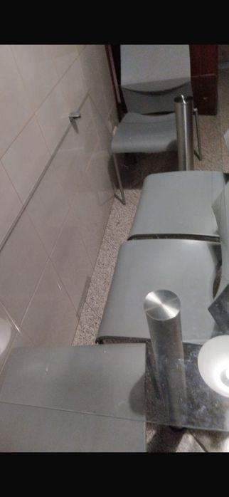 Mesa de vidro e 4 cadeiras