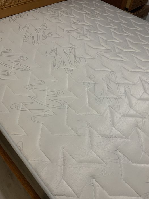 Colchao de molas para cama como novo