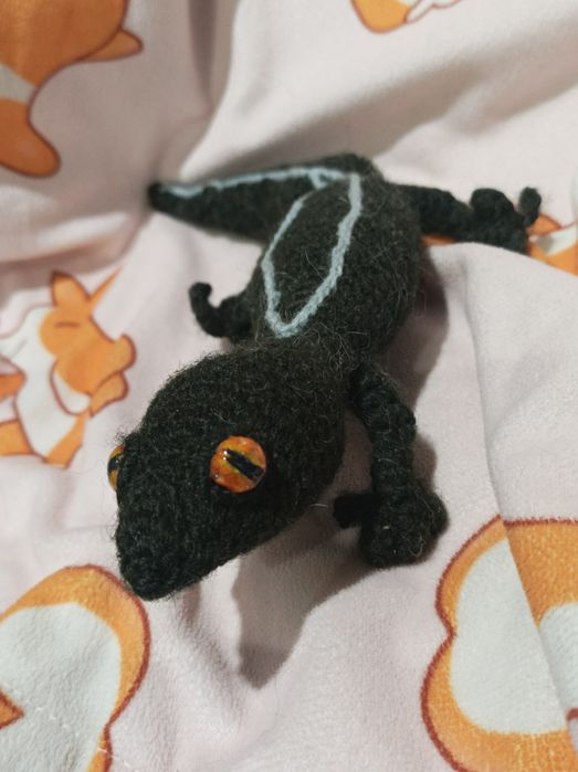 Геккончик чорний в'язаний