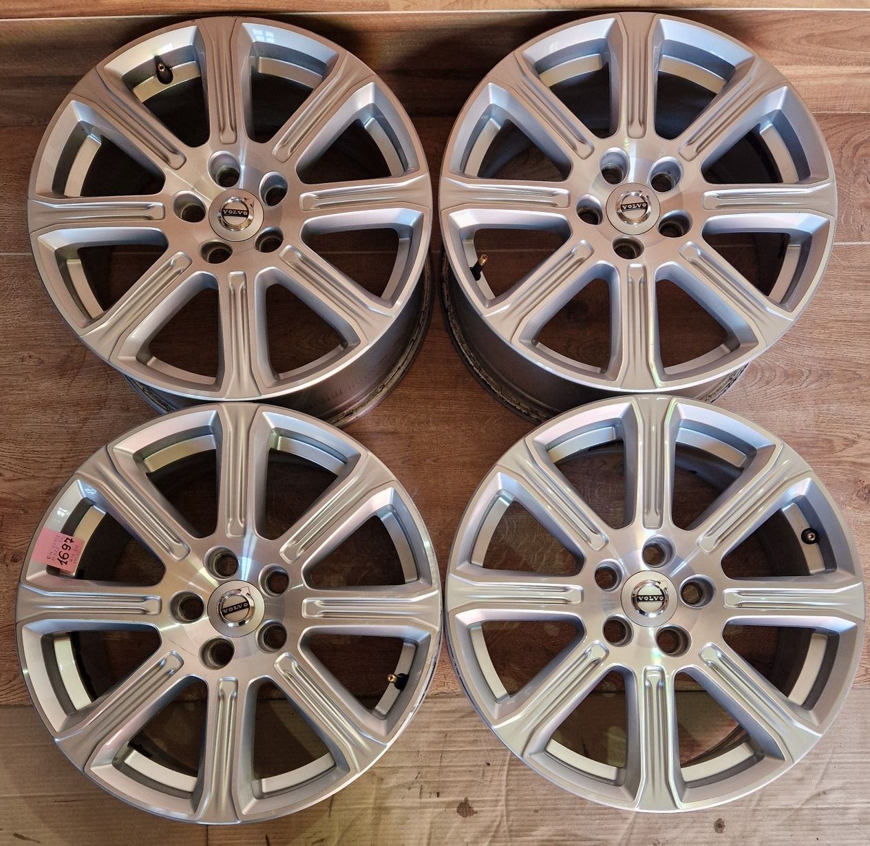 Volvo S40 S60 V50 V60 XC60 XC70 XC90 — Оригінальні диски R17 5x108