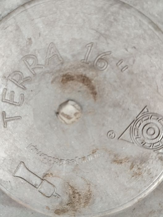 Продам ковпаки бу р-16