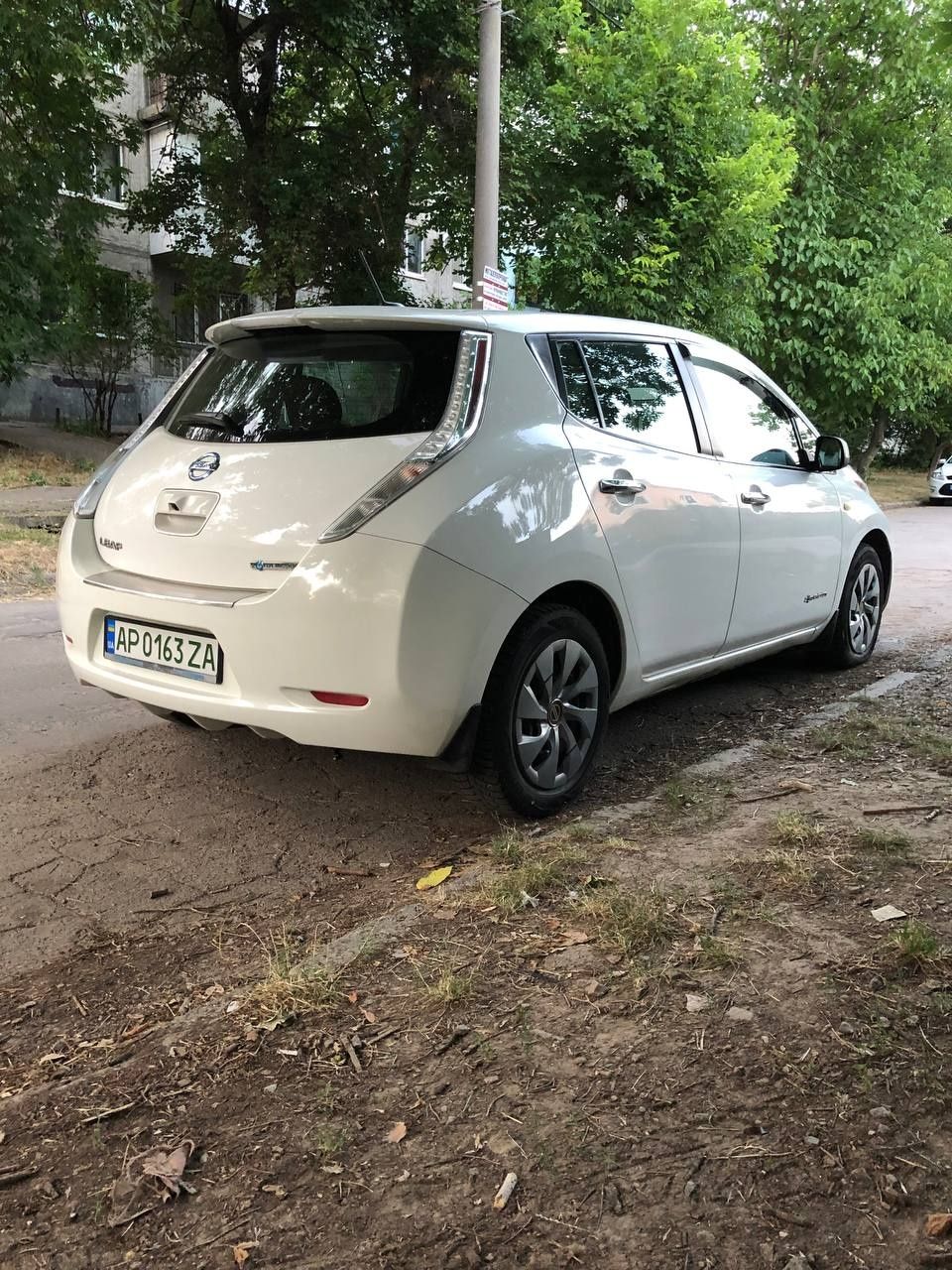 Продам Nissan Leaf 2014