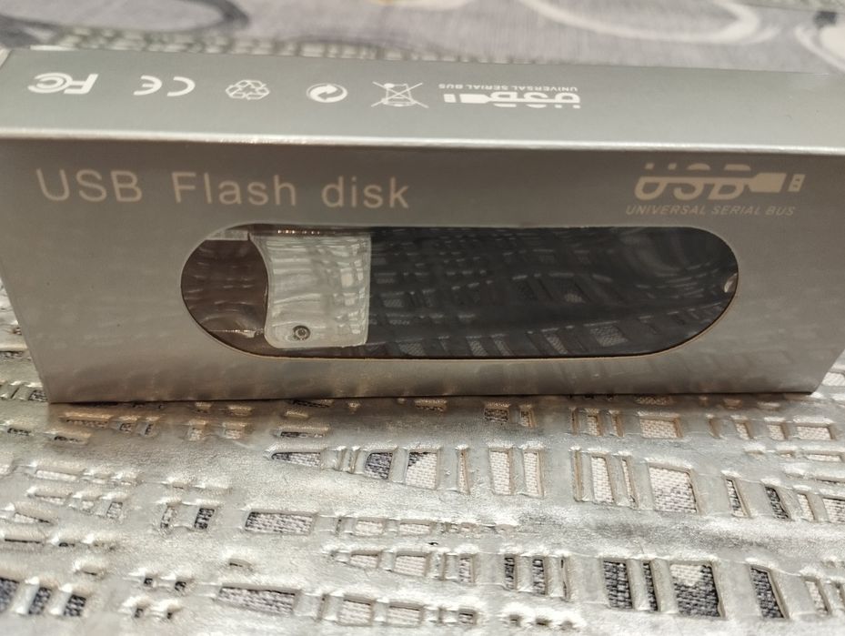 Pendrive, nowy , w opakowaniu , 32 GB na prezent