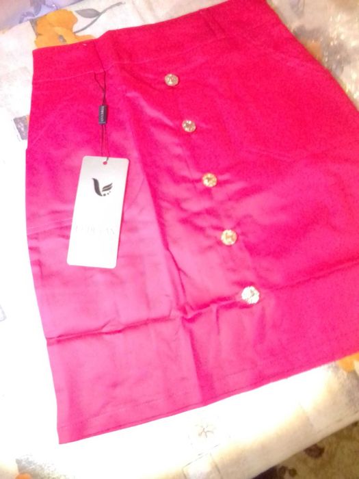 Спідниці жіночі червоні (25 - 29). Нові.