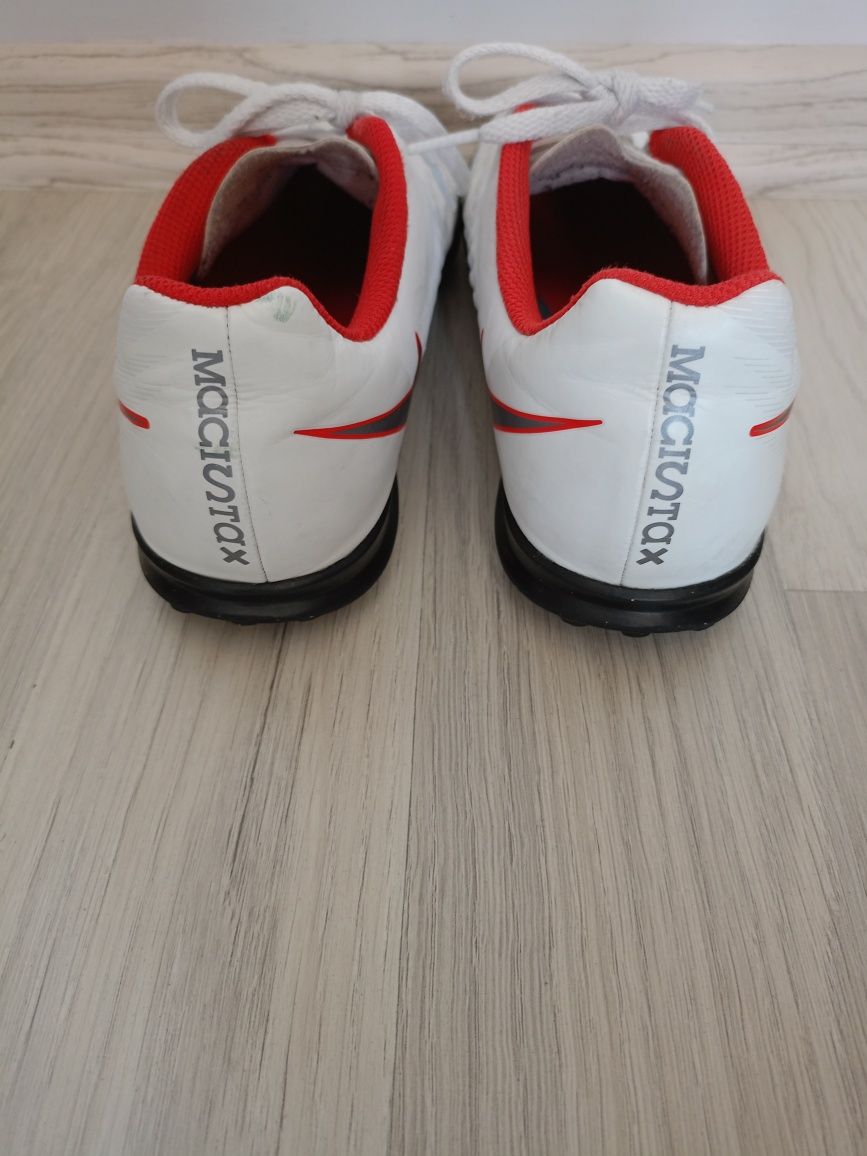 Halówki Nike r.38.5