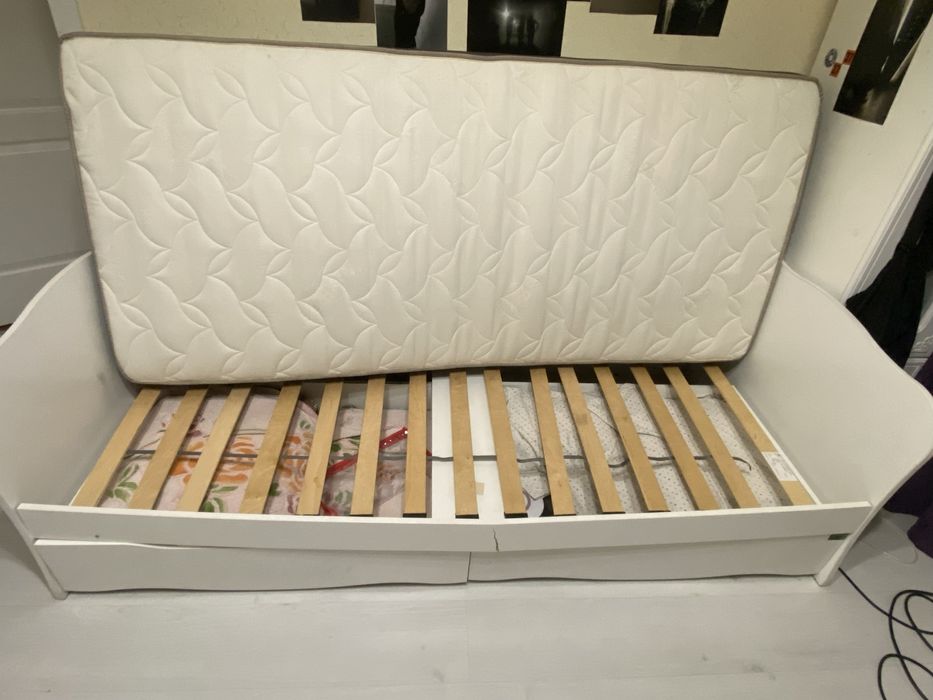 Продам матрац, ліжко в подарунок