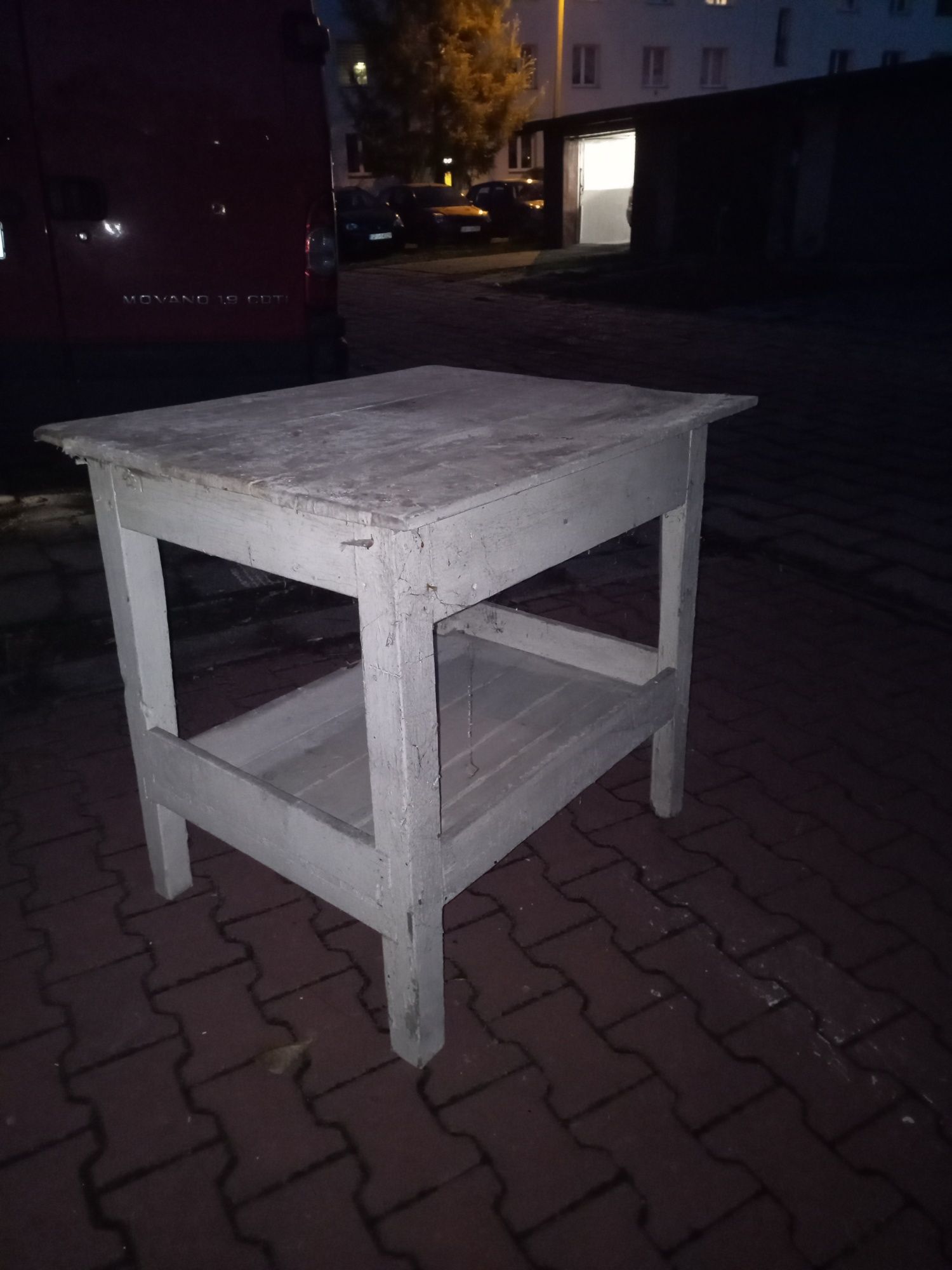 Stary drewniany stół.