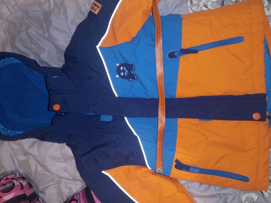 Продам классную куртку унисекс 122 рост, 6-7 лет
