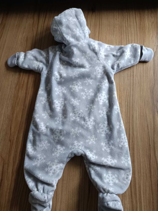 H&M Pajacyk polarowy, z kapturem, zakrywane łapki, rozm 62 2-4 mies.