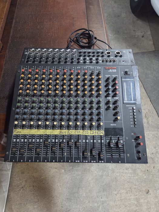 Mixer TASCAM M 1016