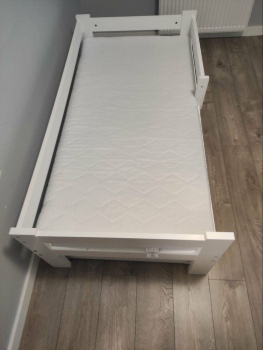 Łozko dziecięce z materacem i szufladą