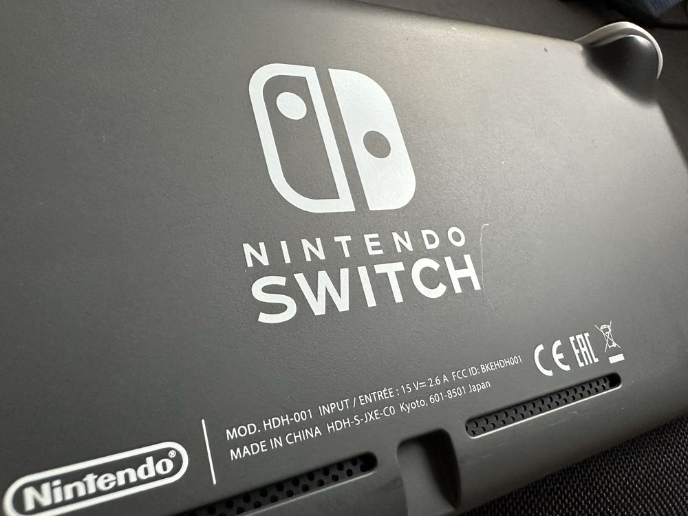 Nintendo Switch Lite - ZESTAW Z GRAMI