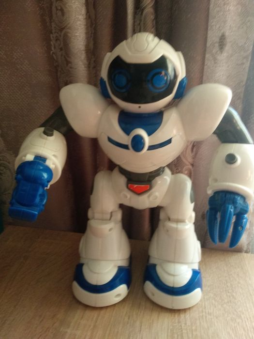 Продам дитячий робот на пульту керевання