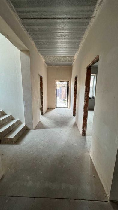 Великий будинок з терасою, ділянкою. єОселя, постанова, сертифікат