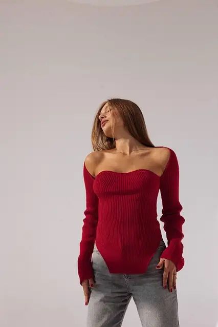 Кофтинка червона з вирізом в рубчик