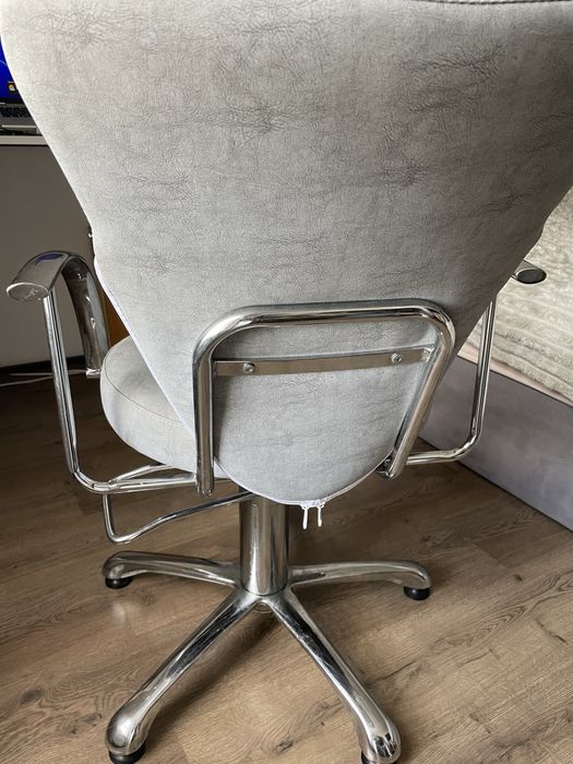 Перукарське крісло (гідравліка під ремонт)