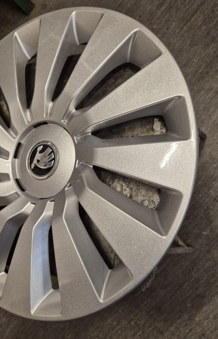 Oryginalny kołpak Skoda 16 cali srebrny Stan jak nowy