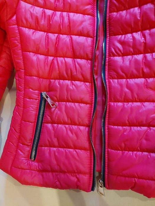 Włoska kurtka pikowana czerwona pompon kaptur s 36