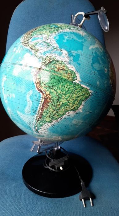 Candeeiro em forma de Globo Terrestre