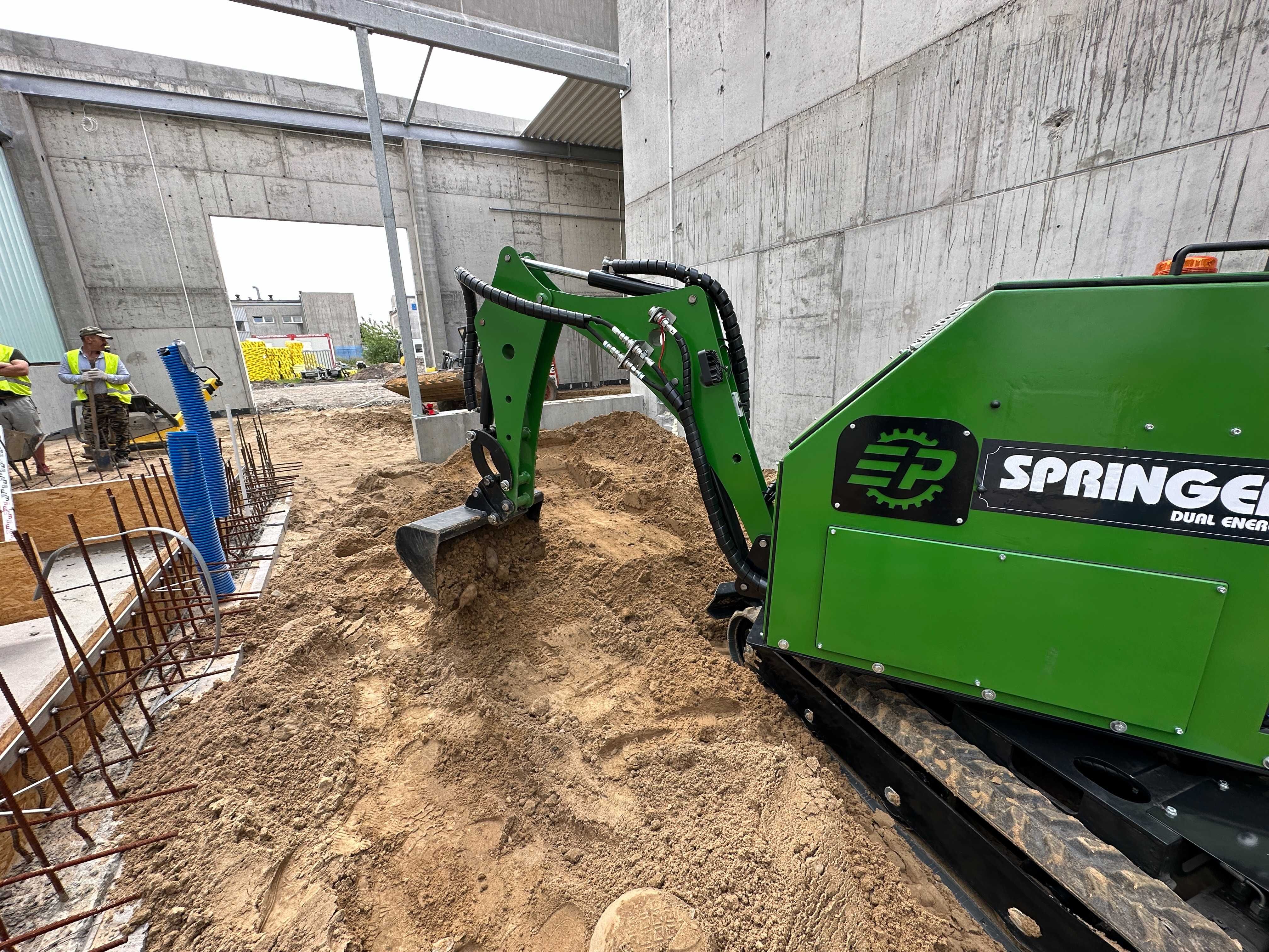 Robot wyburzeniowy Młot Epiroc w cenie Minikoparka SpringerEco Brokk