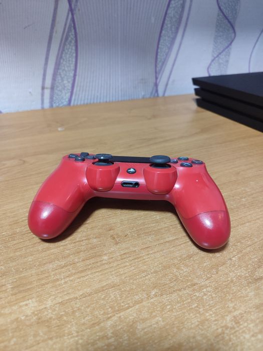 PlayStation 4 pro, в отличном состоянии б/у