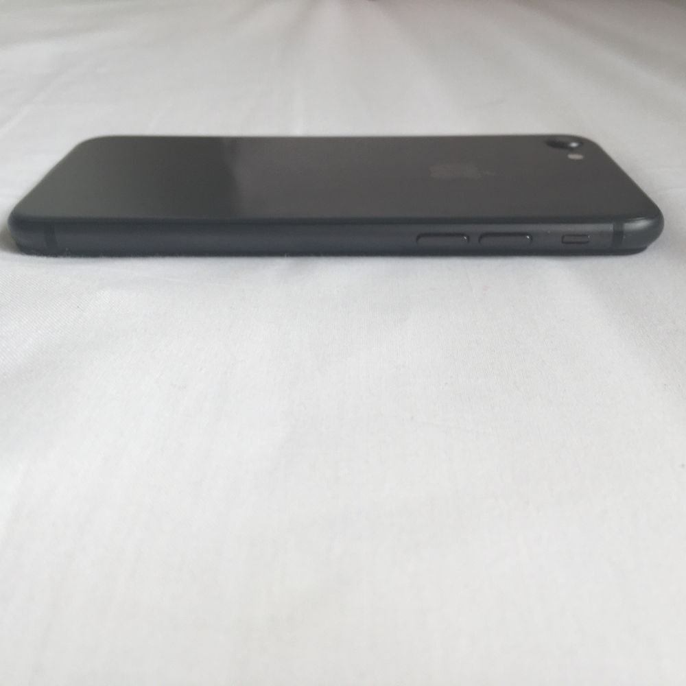 iPhone 8 64G Space Gray